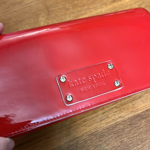 KATE SPADE RED PATENT LEATHER WALLET - Picture 2 of 12